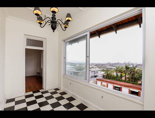 2.5 BEDROOM APARTMENT FOR SALE IN ESSENWOOD